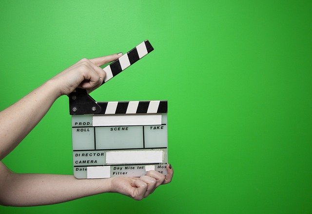 3 Reasons to buy a green screen